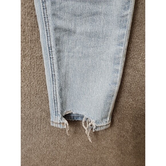 American Eagle Strigid Mom Jeans Womens 27 4 Blue Light Wash Destroyed NEW - Picture 6 of 13